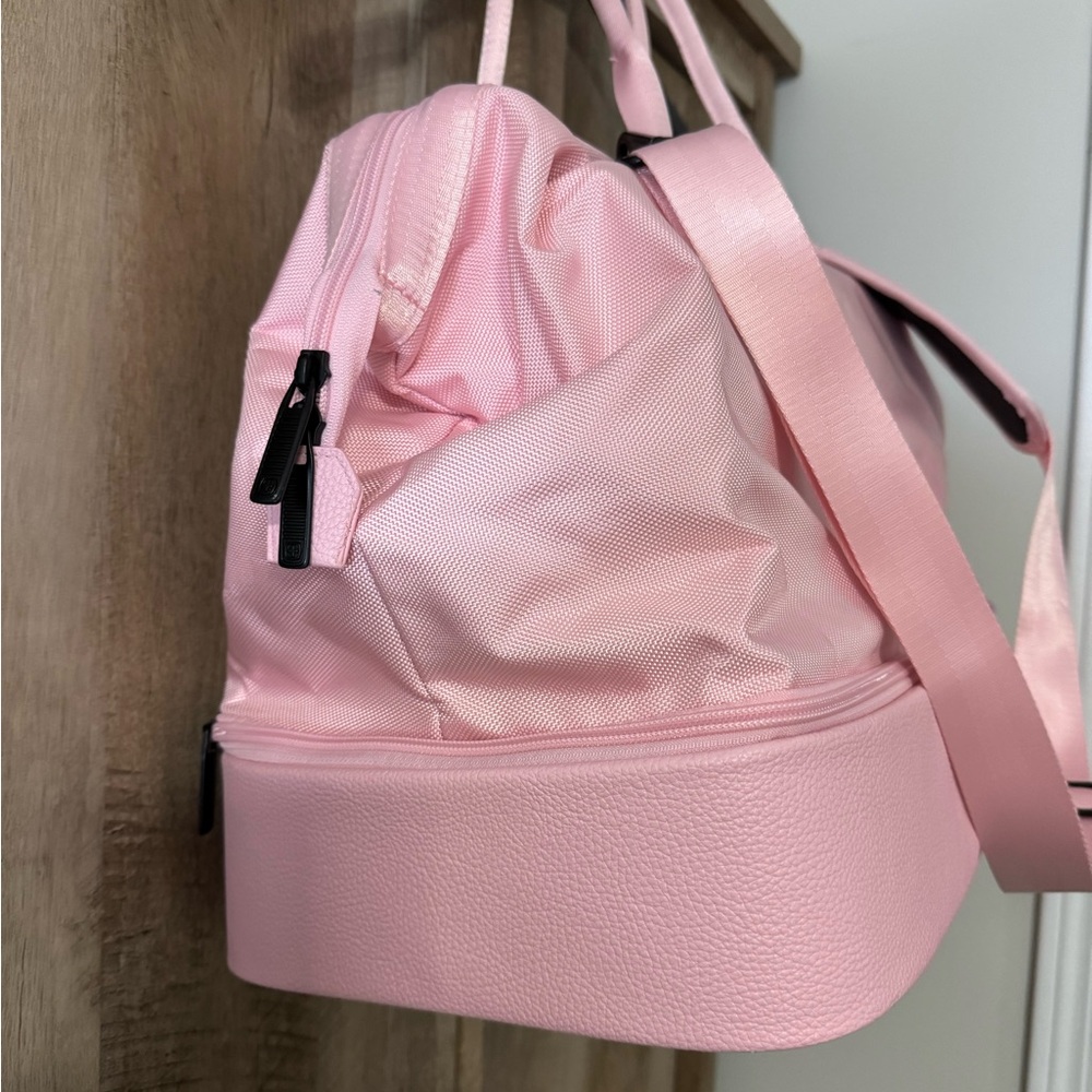 SwissGear Pink Travel Duffel Bag - Picture 2 of 13
